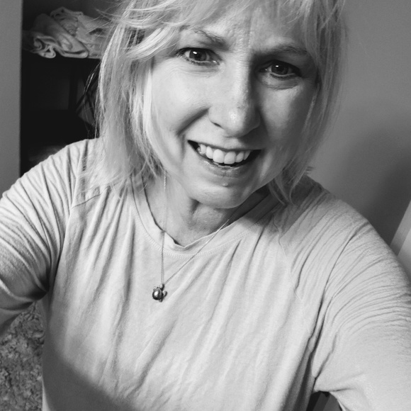 Meet your Posher, Julie - Picture 1 of 1